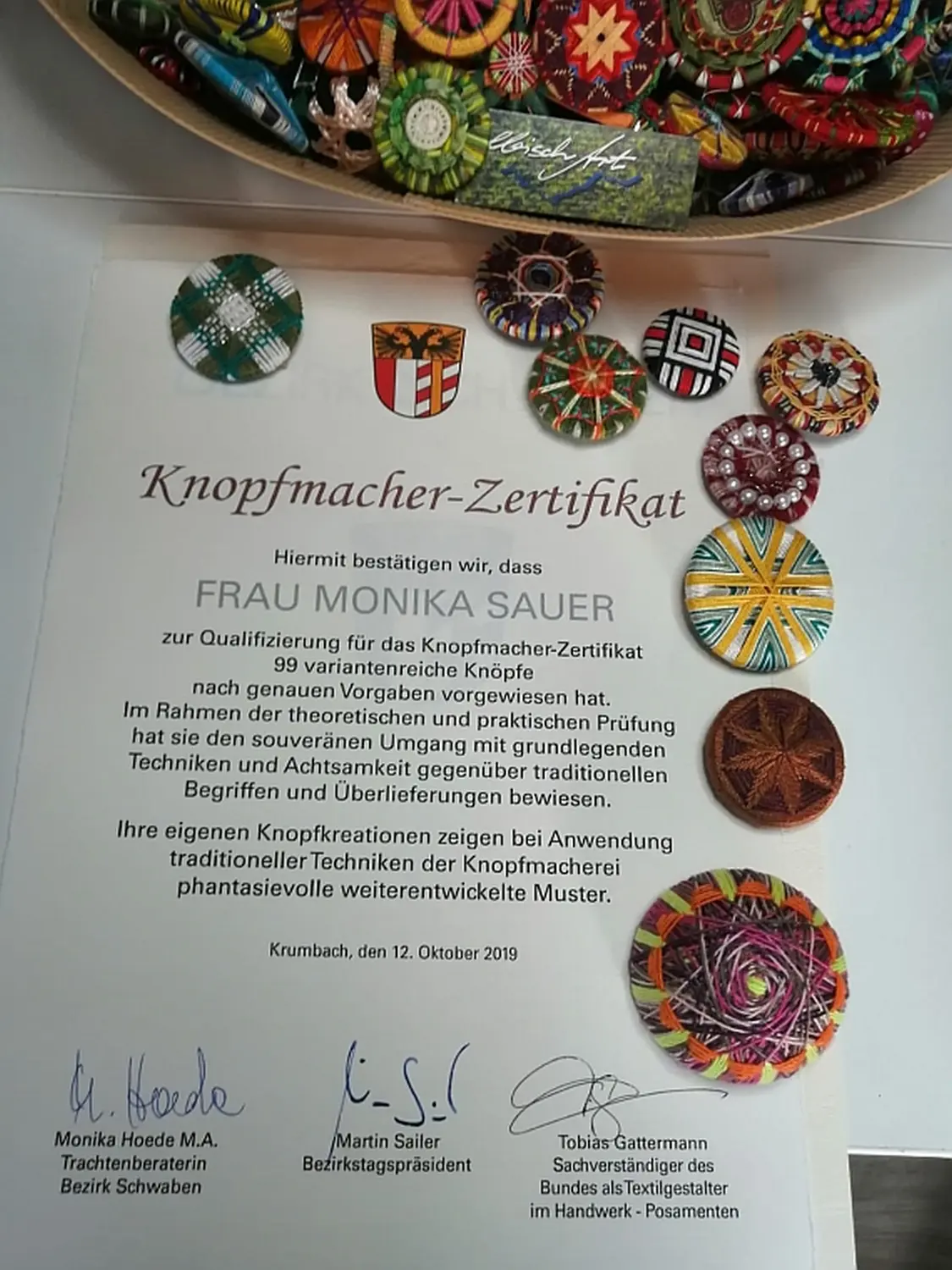 Elbischart – Die Knopfmacherin –  Knopfmacherzertifikat
